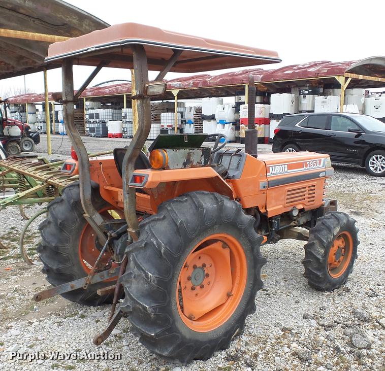 image for item DC5682 1990 Kubota L2850 4WD tractor
