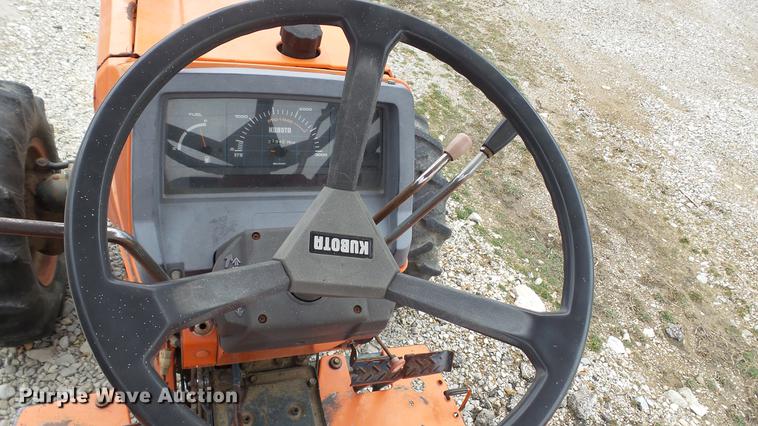 image for item DC5682 1990 Kubota L2850 4WD tractor