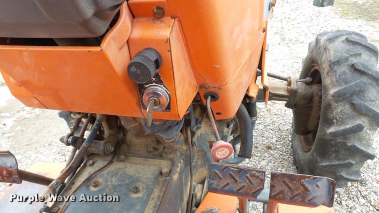 image for item DC5682 1990 Kubota L2850 4WD tractor