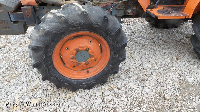 image for item DC5682 1990 Kubota L2850 4WD tractor