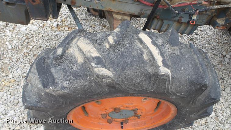 image for item DC5682 1990 Kubota L2850 4WD tractor