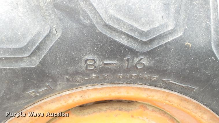 image for item DC5682 1990 Kubota L2850 4WD tractor