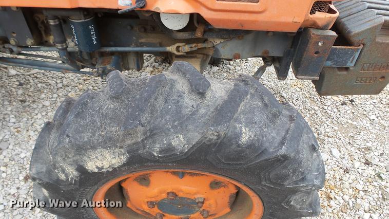 image for item DC5682 1990 Kubota L2850 4WD tractor