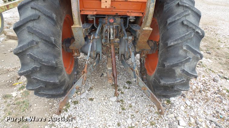 image for item DC5682 1990 Kubota L2850 4WD tractor