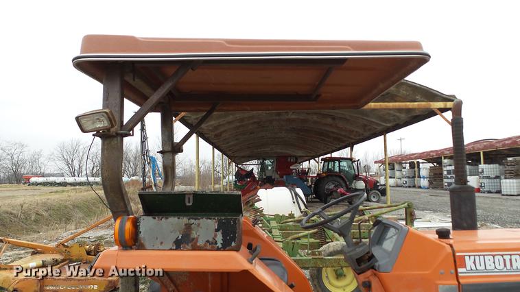 image for item DC5682 1990 Kubota L2850 4WD tractor