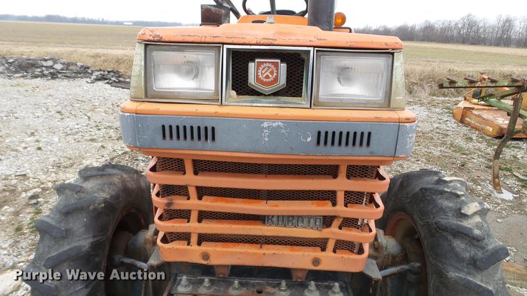 image for item DC5682 1990 Kubota L2850 4WD tractor