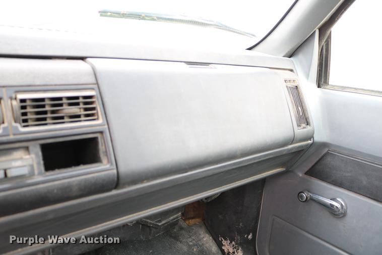 image for item DC7715 1995 GMC TopKick fuel truck