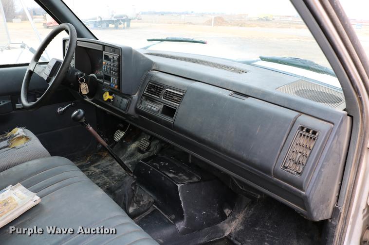 image for item DC7715 1995 GMC TopKick fuel truck