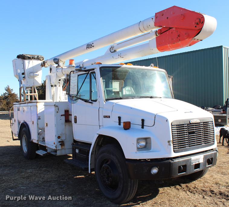 image for item DC7740 2000 Freightliner FL70 bucket truck