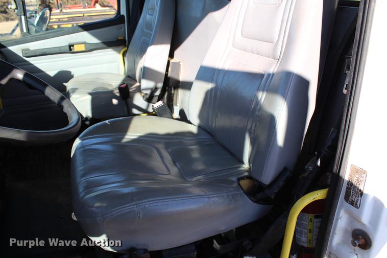 image for item DC7740 2000 Freightliner FL70 bucket truck