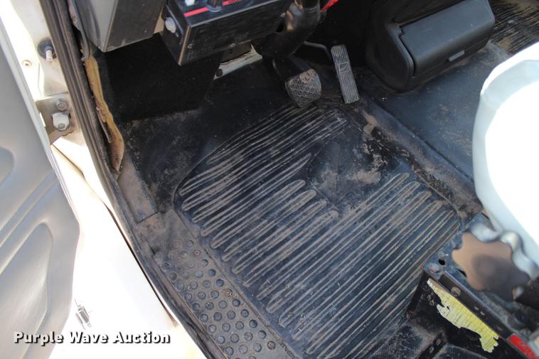 image for item DC7740 2000 Freightliner FL70 bucket truck