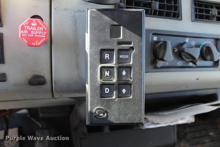 image for item DC7740 2000 Freightliner FL70 bucket truck