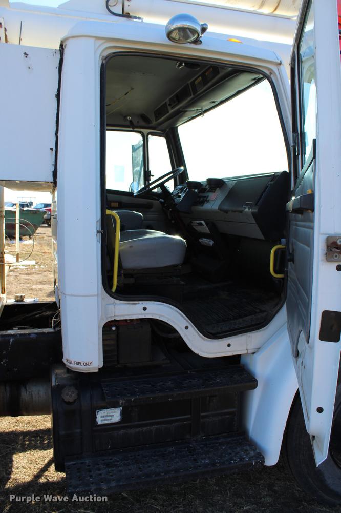 image for item DC7740 2000 Freightliner FL70 bucket truck