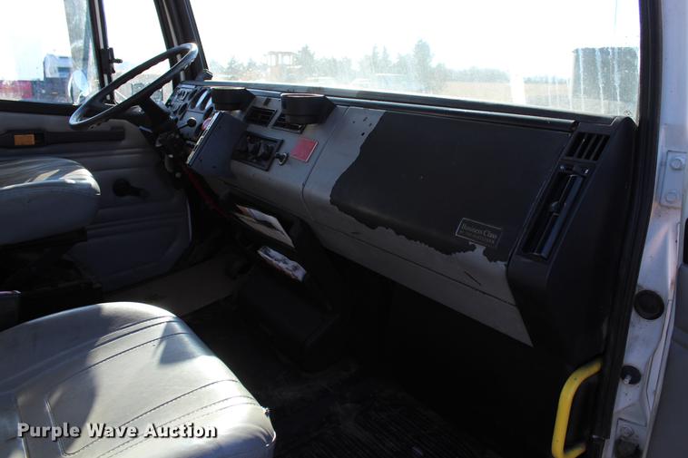 image for item DC7740 2000 Freightliner FL70 bucket truck