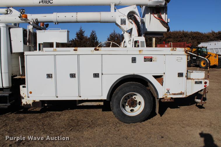 image for item DC7740 2000 Freightliner FL70 bucket truck