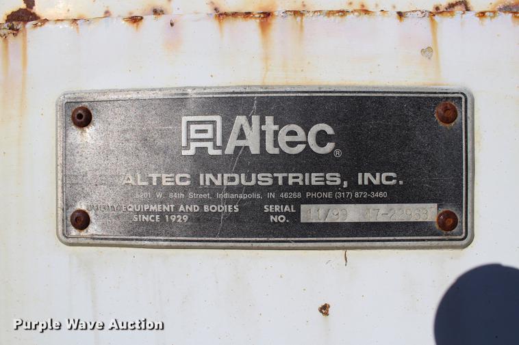 image for item DC7740 2000 Freightliner FL70 bucket truck