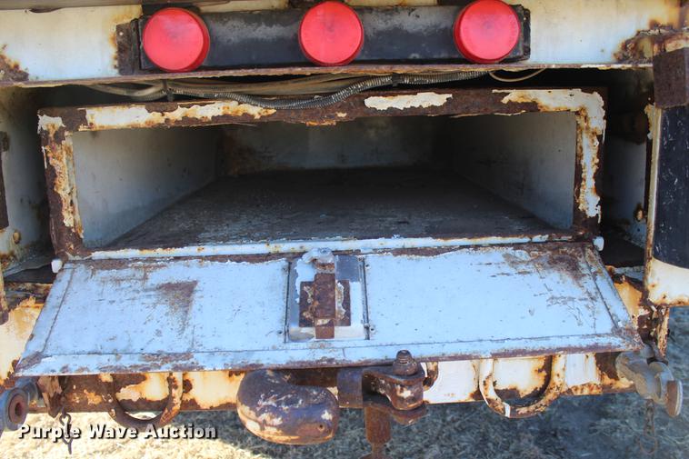 image for item DC7740 2000 Freightliner FL70 bucket truck