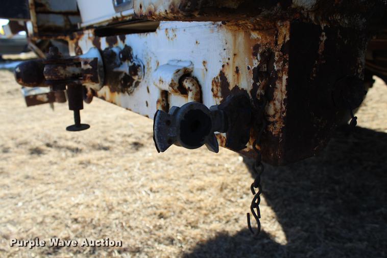 image for item DC7740 2000 Freightliner FL70 bucket truck