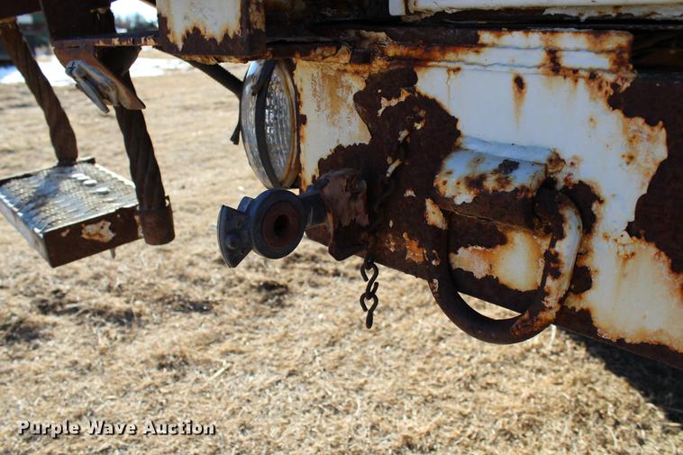 image for item DC7740 2000 Freightliner FL70 bucket truck