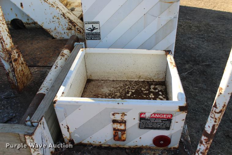 image for item DC7740 2000 Freightliner FL70 bucket truck