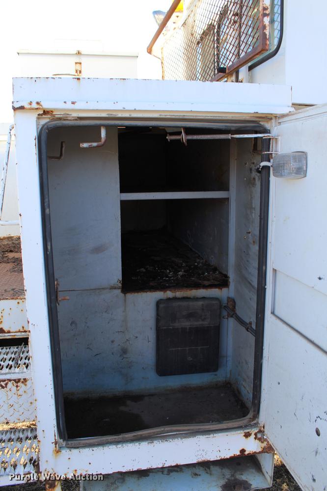 image for item DC7740 2000 Freightliner FL70 bucket truck