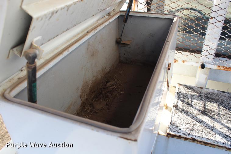 image for item DC7740 2000 Freightliner FL70 bucket truck