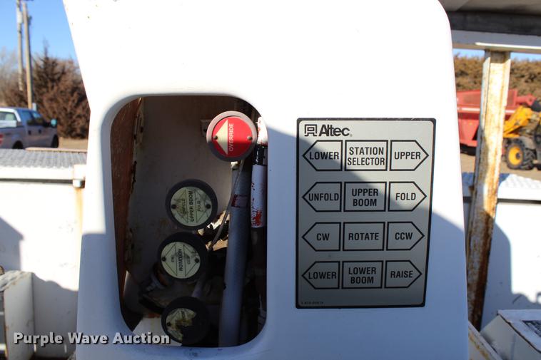 image for item DC7740 2000 Freightliner FL70 bucket truck