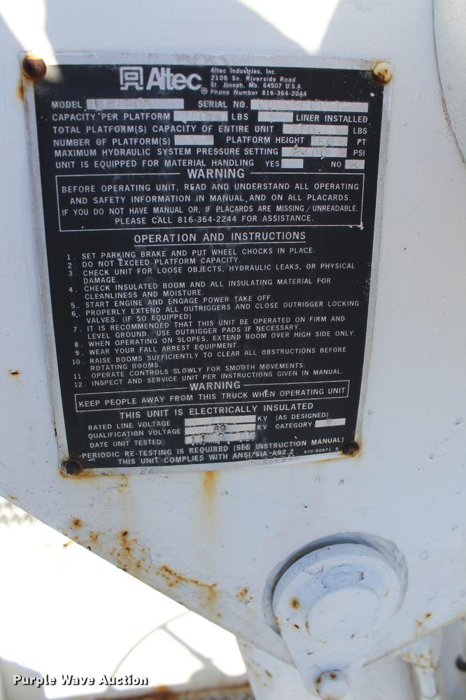 image for item DC7740 2000 Freightliner FL70 bucket truck