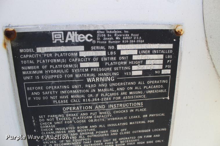 image for item DC7740 2000 Freightliner FL70 bucket truck