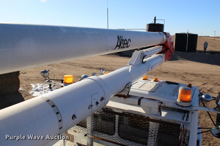 image for item DC7740 2000 Freightliner FL70 bucket truck