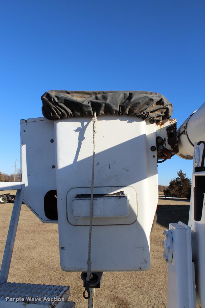 image for item DC7740 2000 Freightliner FL70 bucket truck