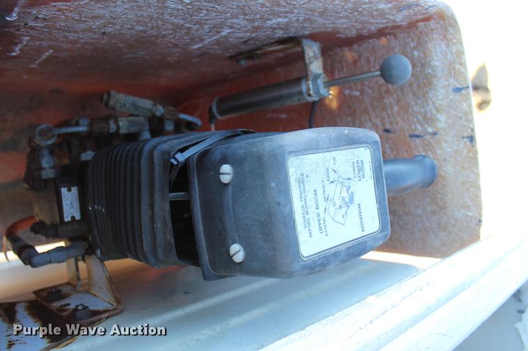 image for item DC7740 2000 Freightliner FL70 bucket truck