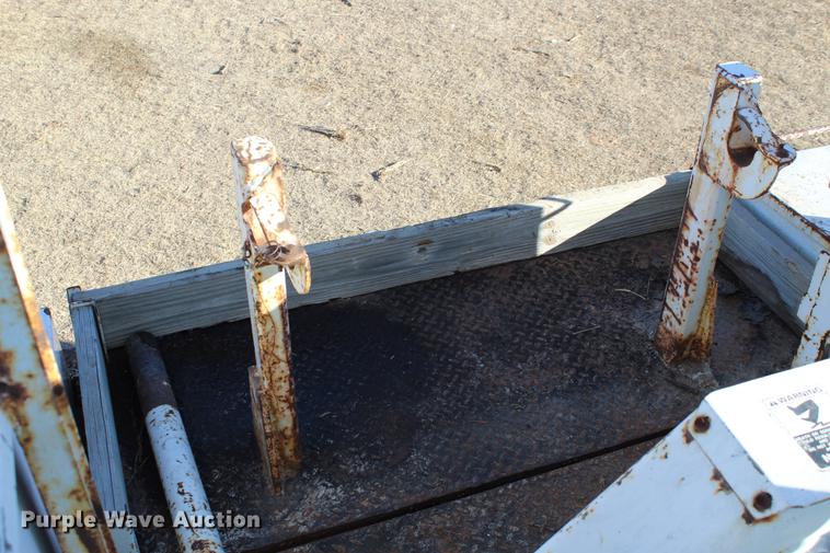 image for item DC7740 2000 Freightliner FL70 bucket truck