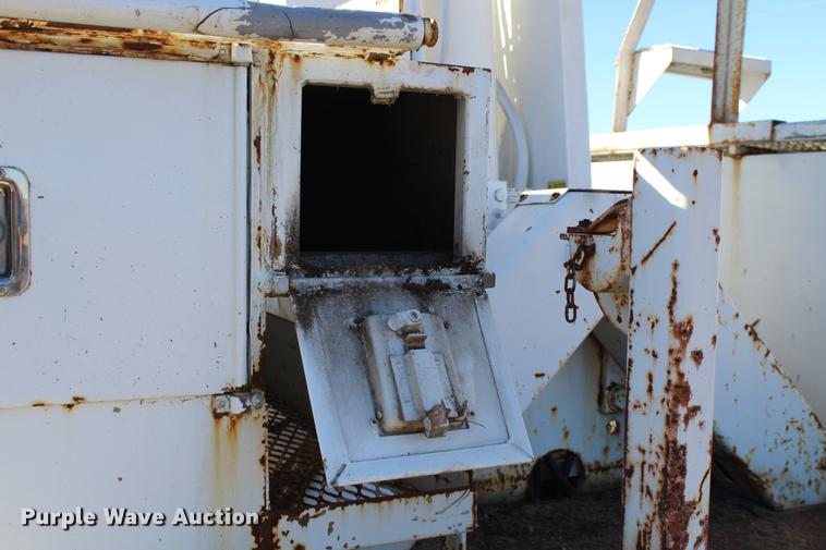 image for item DC7740 2000 Freightliner FL70 bucket truck