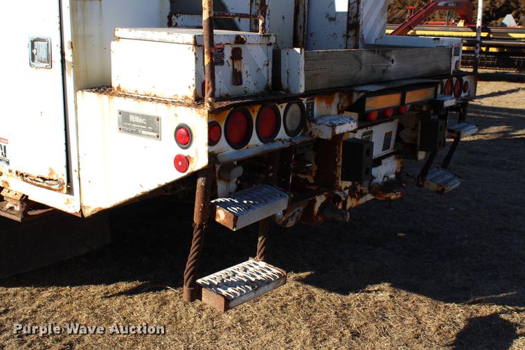 image for item DC7740 2000 Freightliner FL70 bucket truck