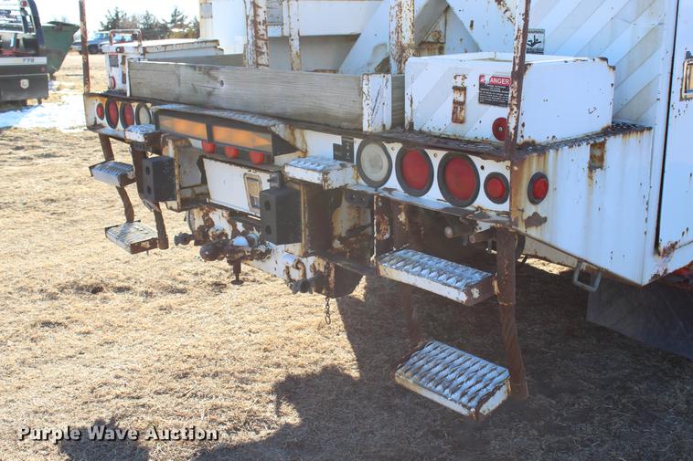 image for item DC7740 2000 Freightliner FL70 bucket truck