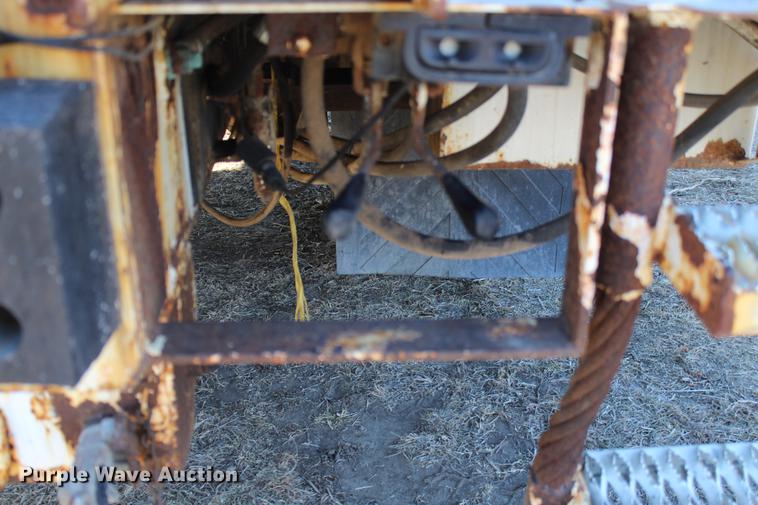 image for item DC7740 2000 Freightliner FL70 bucket truck