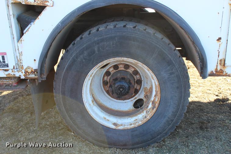 image for item DC7740 2000 Freightliner FL70 bucket truck