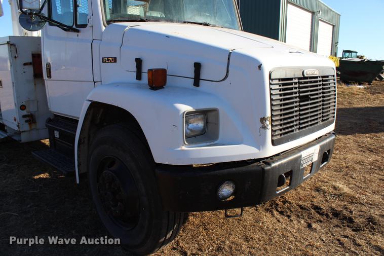 image for item DC7740 2000 Freightliner FL70 bucket truck