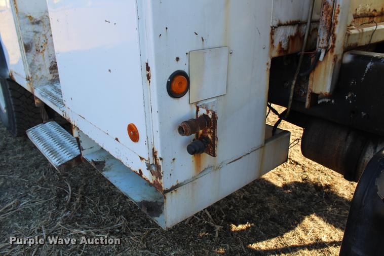 image for item DC7740 2000 Freightliner FL70 bucket truck