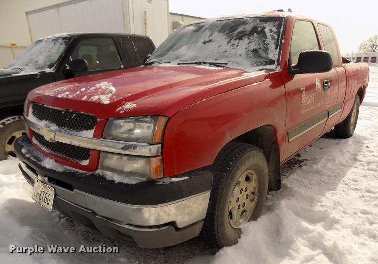 image for item DD2902 2003 Chevrolet Silverado 1500 Ext. Cab pickup truck