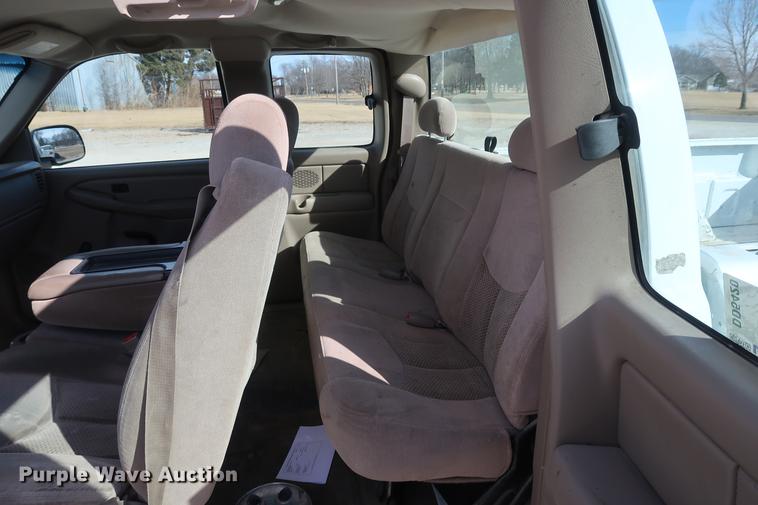 image for item DD5420 2004 Chevrolet Silverado 1500 Ext. Cab pickup truck