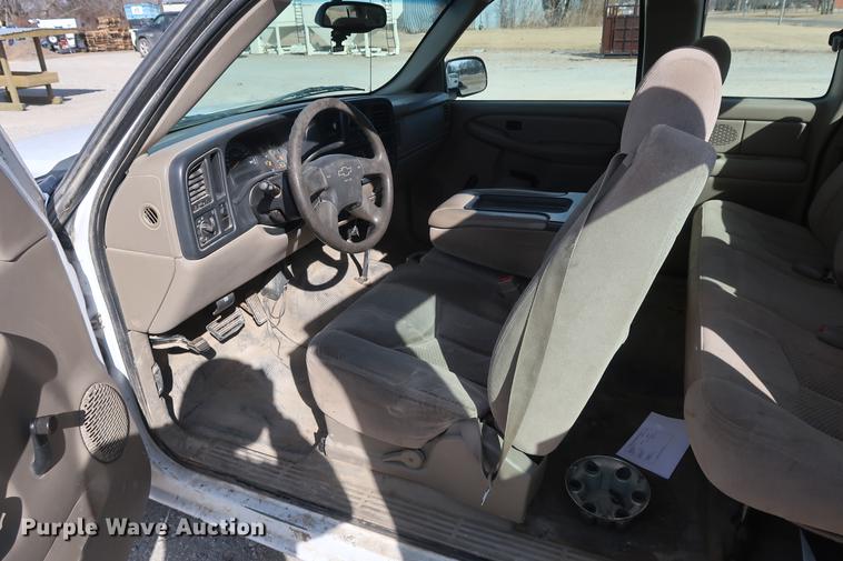image for item DD5420 2004 Chevrolet Silverado 1500 Ext. Cab pickup truck
