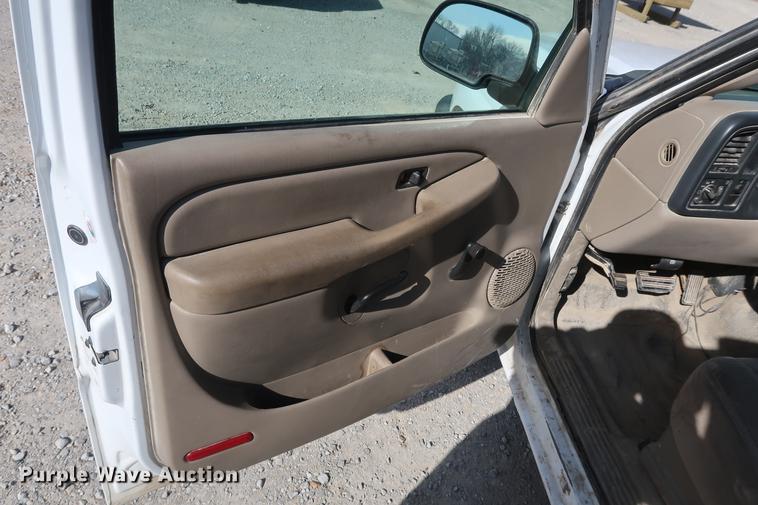 image for item DD5420 2004 Chevrolet Silverado 1500 Ext. Cab pickup truck