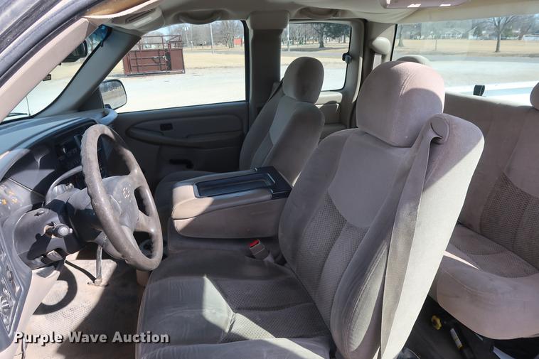 image for item DD5420 2004 Chevrolet Silverado 1500 Ext. Cab pickup truck