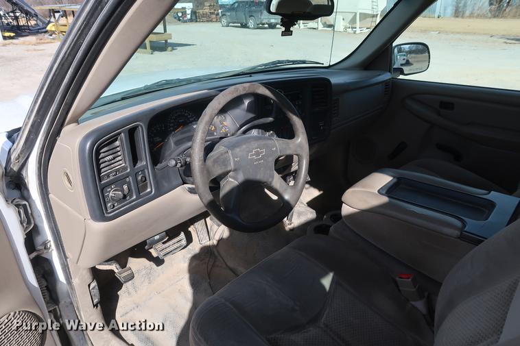 image for item DD5420 2004 Chevrolet Silverado 1500 Ext. Cab pickup truck