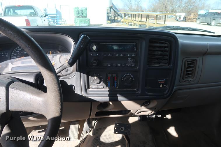 image for item DD5420 2004 Chevrolet Silverado 1500 Ext. Cab pickup truck