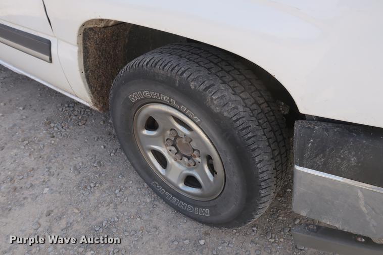 image for item DD5420 2004 Chevrolet Silverado 1500 Ext. Cab pickup truck