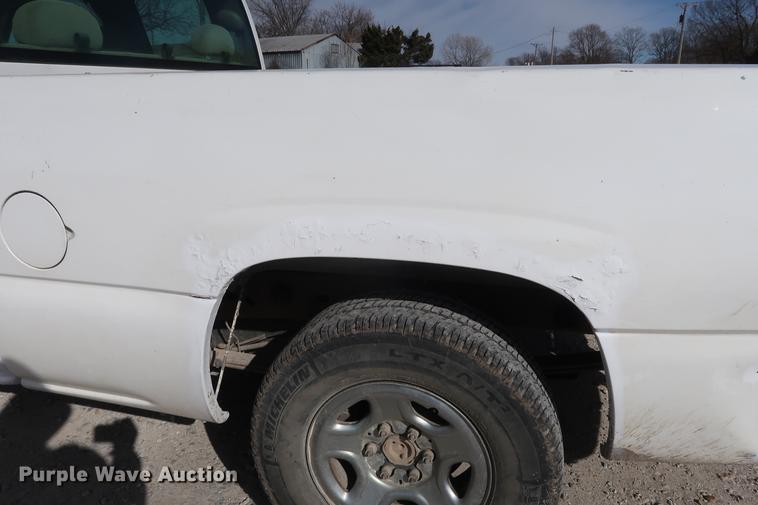 image for item DD5420 2004 Chevrolet Silverado 1500 Ext. Cab pickup truck