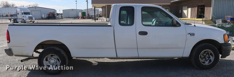 image for item DD5421 2004 Ford F150 SuperCab pickup truck